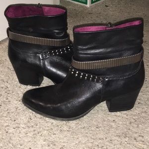 Tamaris Black booties